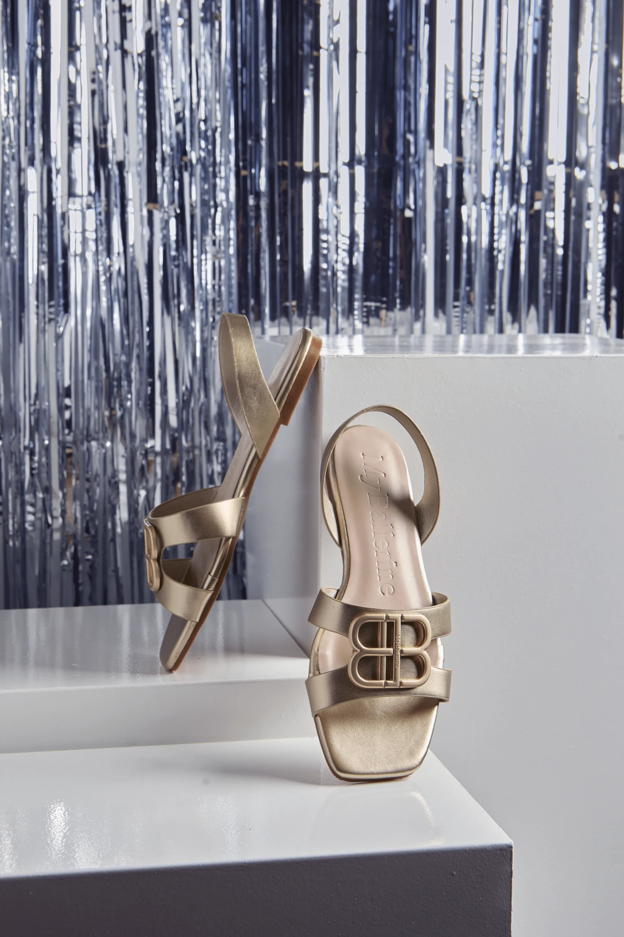 Berenice Comfy Sandals In Gold